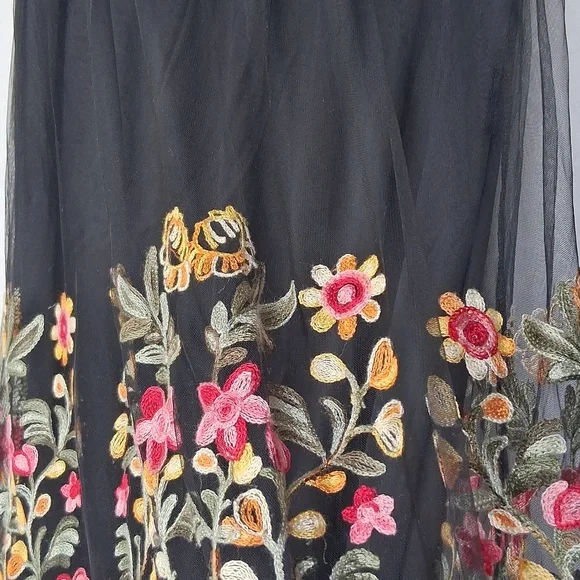 Floral Embroidered Black Skirt M - Picture 5 of 11